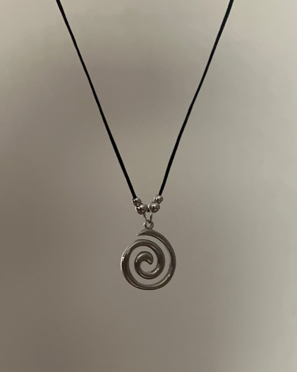 swirly silver necklace